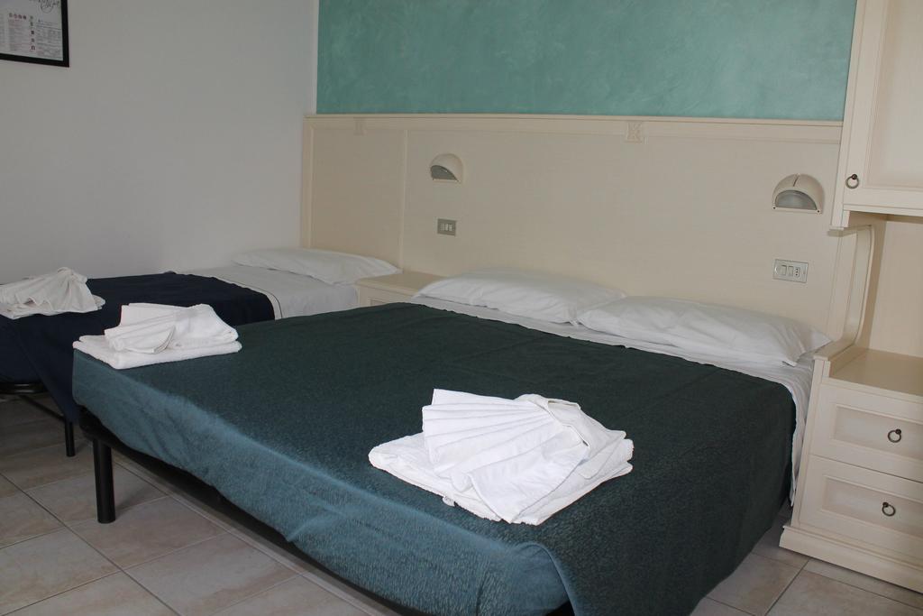 Hotel Costanza Чезенатико Экстерьер фото