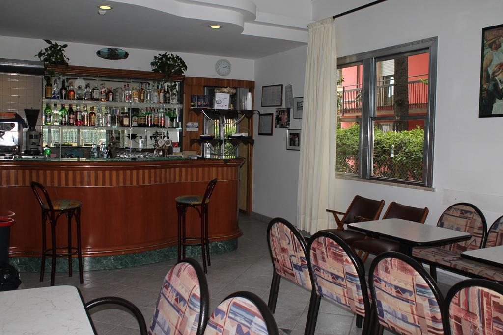 Hotel Costanza Чезенатико Экстерьер фото