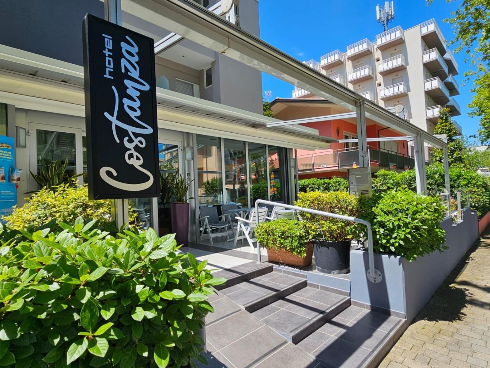 Hotel Costanza Чезенатико Экстерьер фото